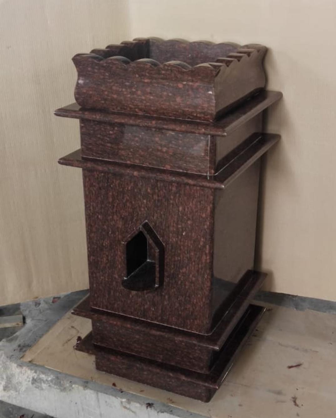 Cats Eye Granite 3 Ft Tulasi Madam